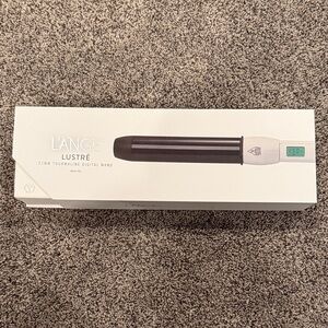 Lange Lustre Tourmaline Digital Wand in White and Black
